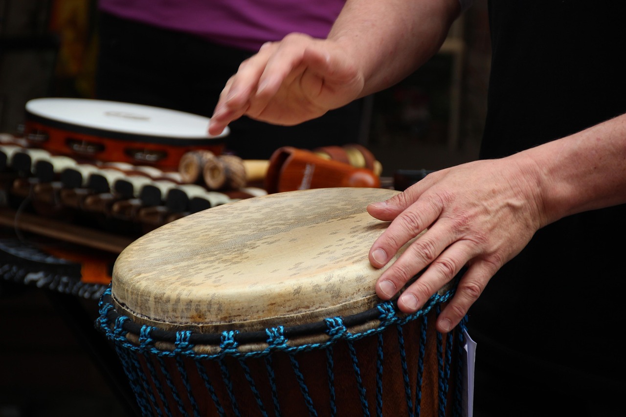 Djembe mit Händen